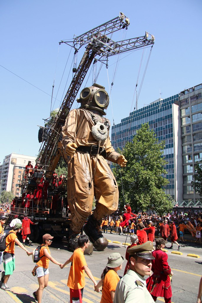 giant-marionettes
